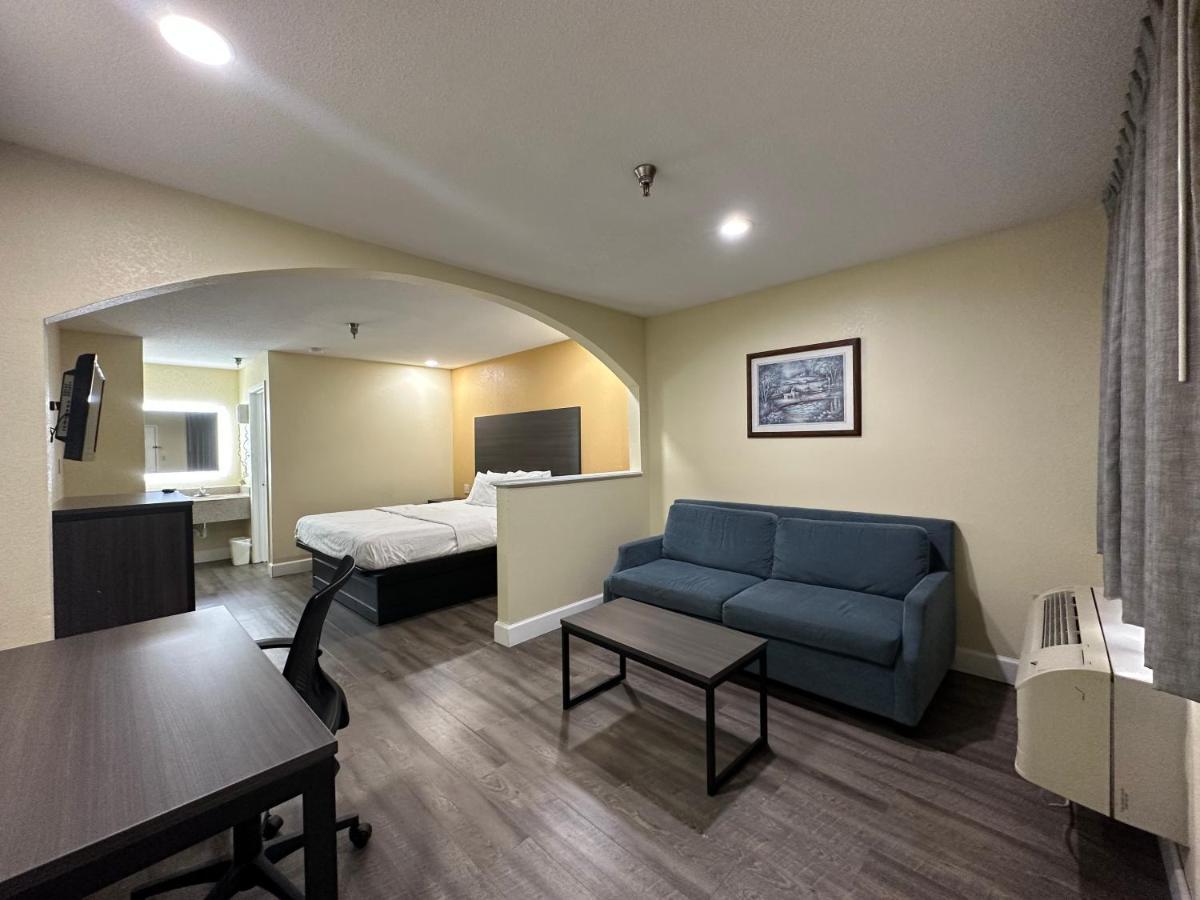 Rodeway Inn & Suites Hwy 290 Nw Houston Exterior photo