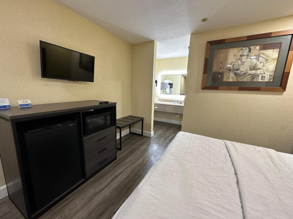 Rodeway Inn & Suites Hwy 290 Nw Houston Exterior photo